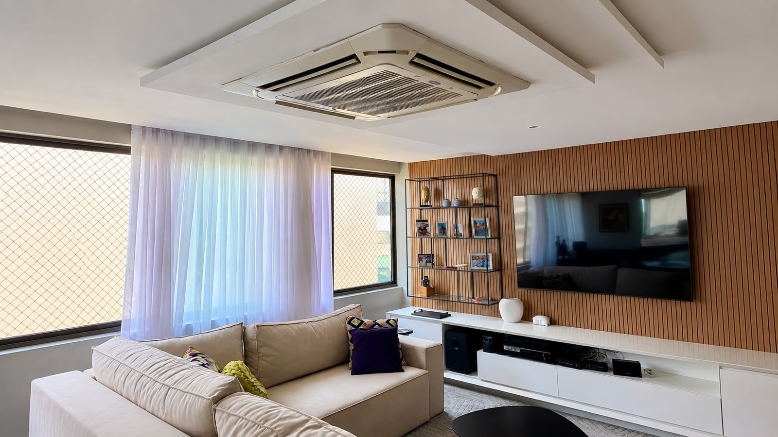Central de ar-condicionado instalada pela Neclima em uma sala residencial